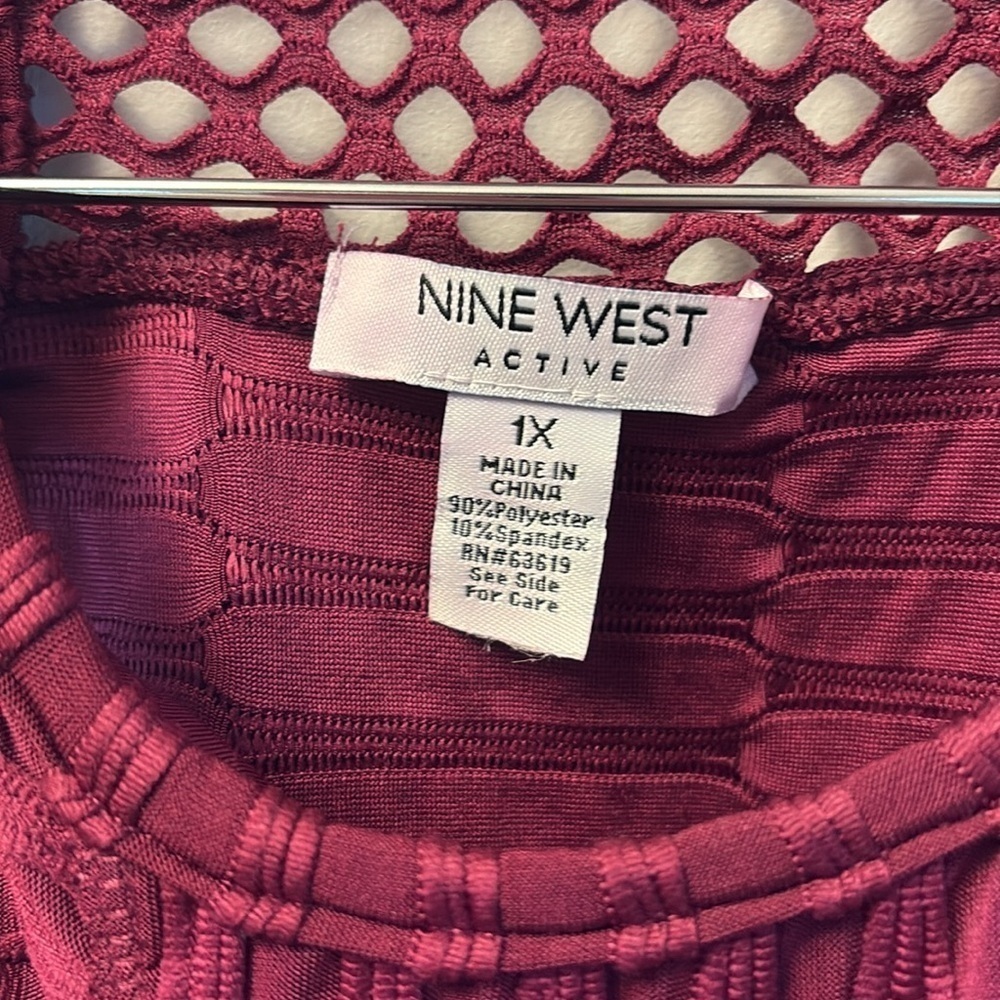 NWT Nine West Active Burgundy Textured Racer Back Sports Bra Size 1X - Picture 2 of 6